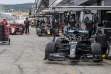 Illustrationsbild från en formel 1-depå.
