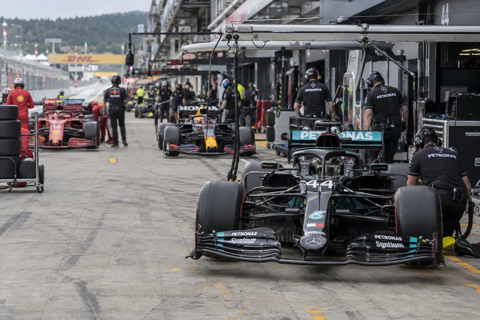 Illustrationsbild från en formel 1-depå.