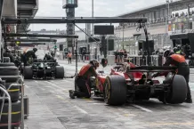 Illustrationsbild från en formel 1-depå.