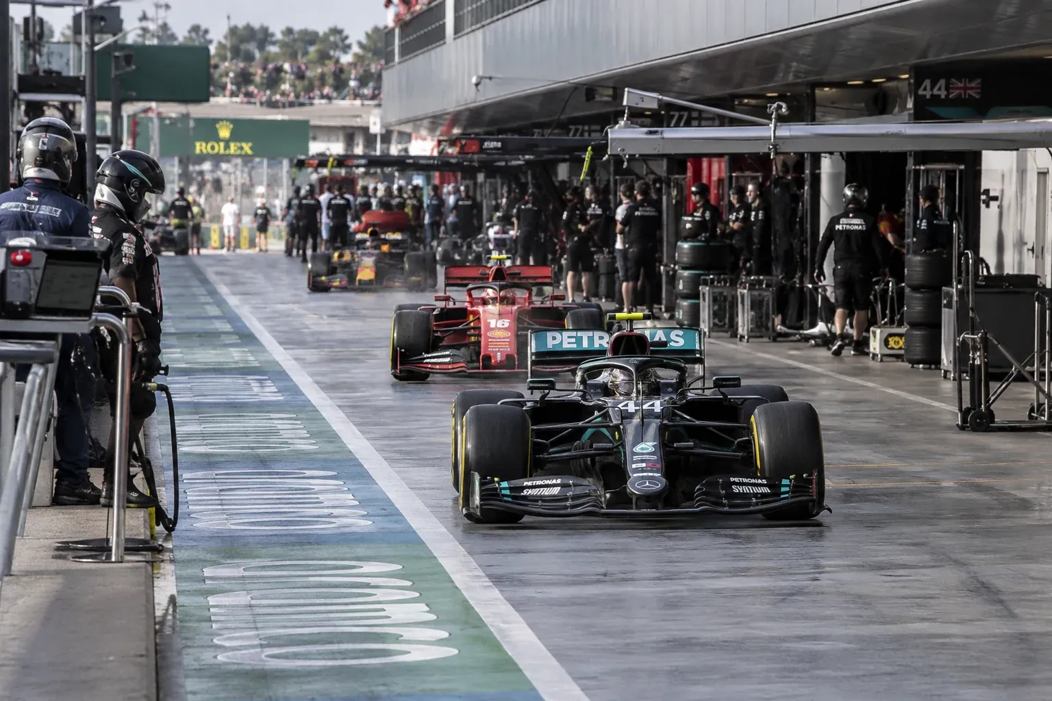 Illustrationsbild från en formel 1-depå.
