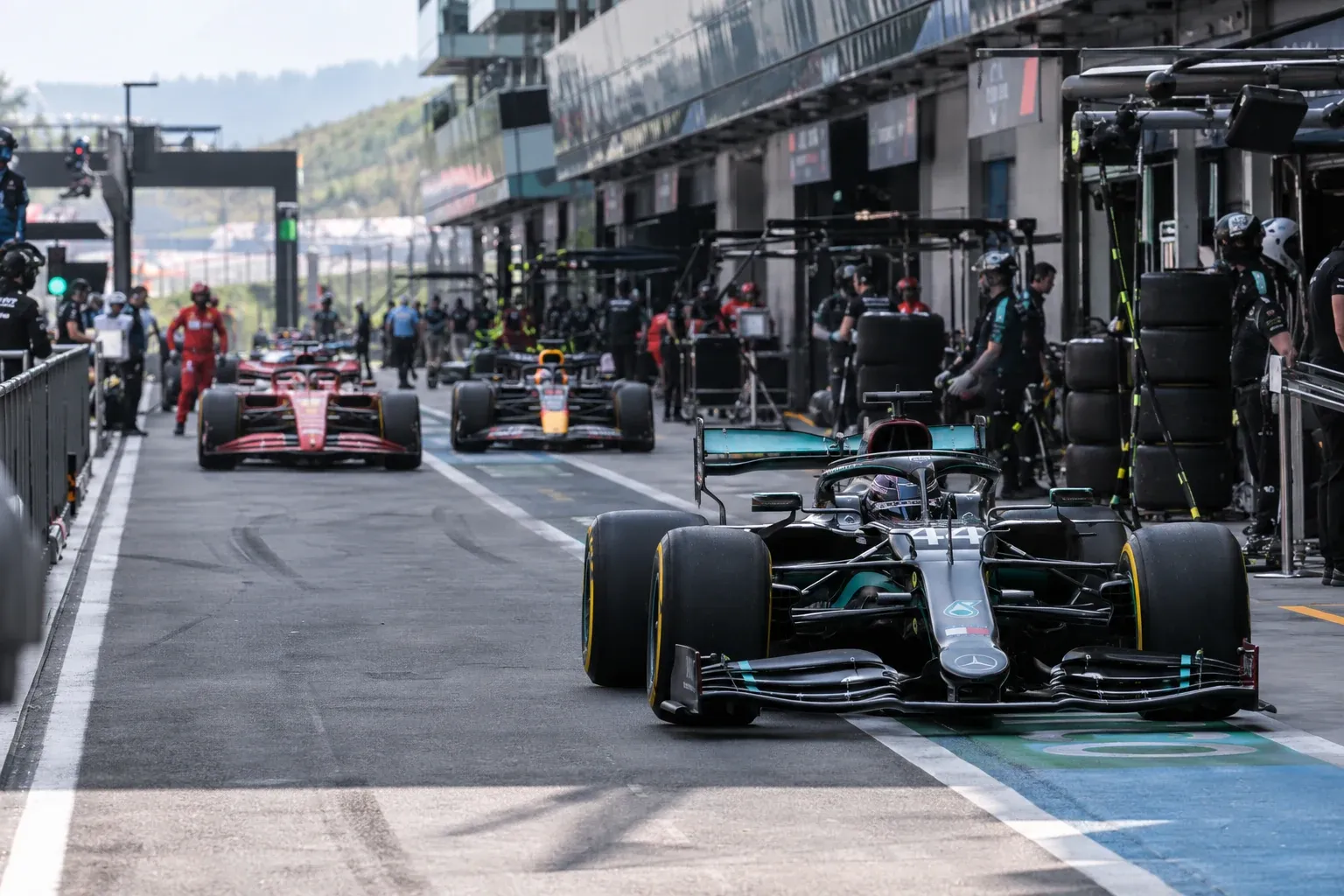 Illustrationsbild från en formel 1-depå.