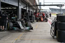 Illustrationsbild från en formel 1-depå.