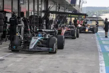 Illustrationsbild från en formel 1-depå.