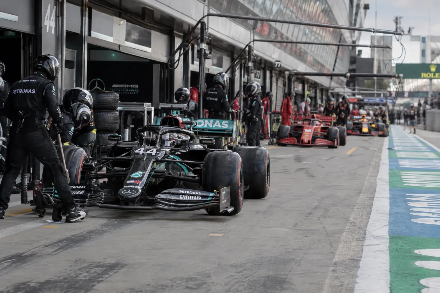 Illustrationsbild från en formel 1-depå.