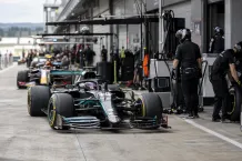 Illustrationsbild från en formel 1-depå.