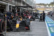 Illustrationsbild från en formel 1-depå.