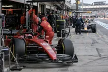 Illustrationsbild från en formel 1-depå.
