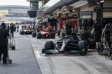Illustrationsbild från en formel 1-depå.