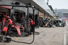 Illustrationsbild från en formel 1-depå.