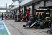 Illustrationsbild från en formel 1-depå.