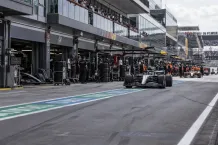 Illustrationsbild från en formel 1-depå.