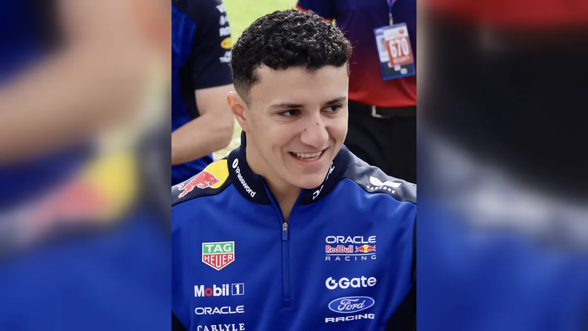 Isack Hadjar fotograferad under Australiens Grand Prix 2026.
