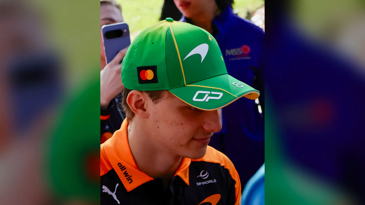 Oscar Piastri i grön keps under Australiens Grand Prix 2026.