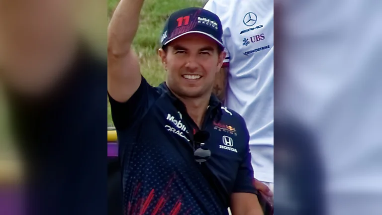 Sergio Pérez under förarparaden inför USA:s Grand Prix 2021.