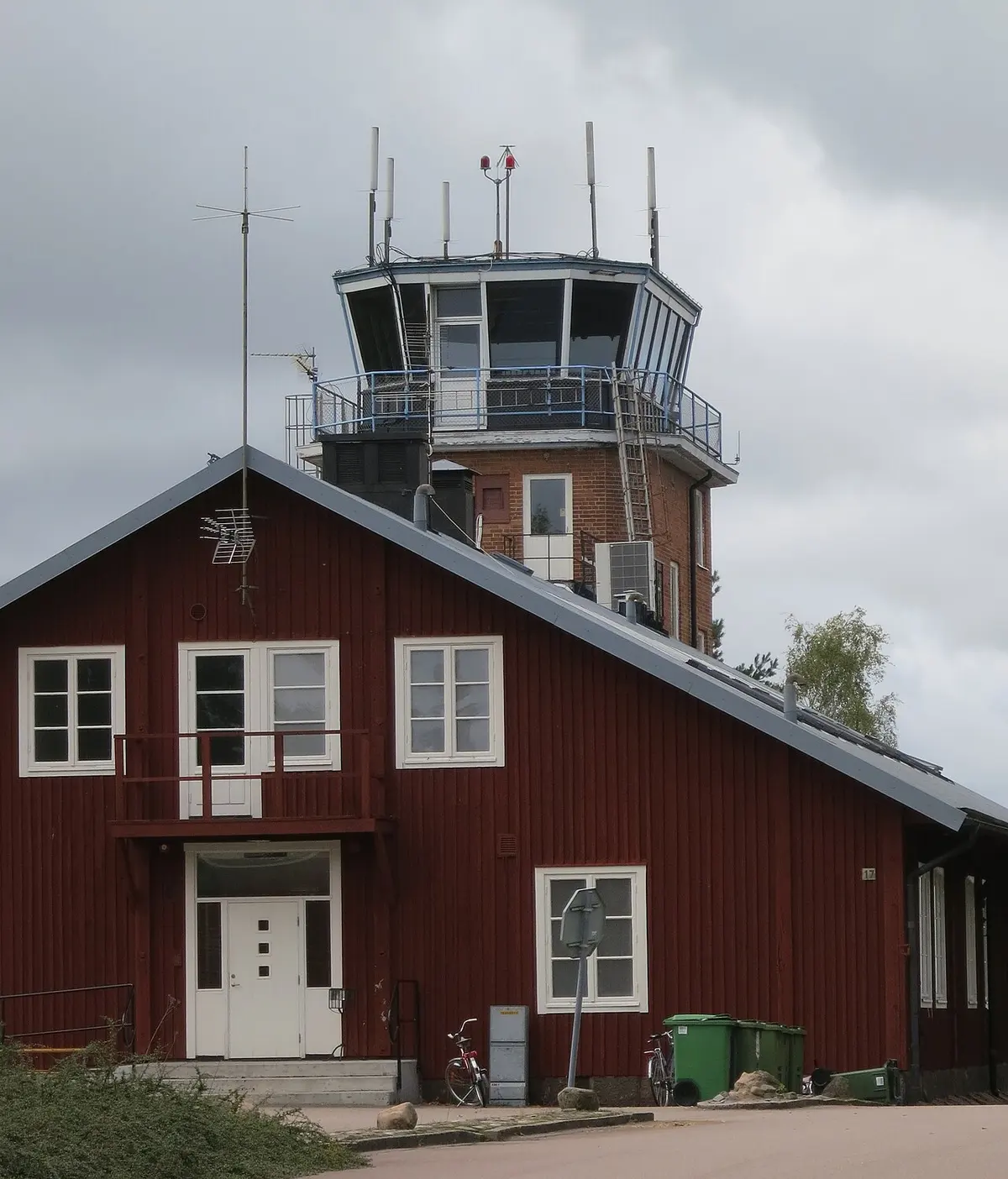 Flygledartornet vid Ljungbyheds flygplats.