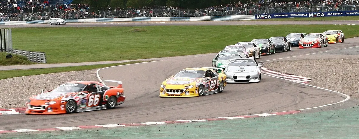 Camaro-racing på Mantorp Park.