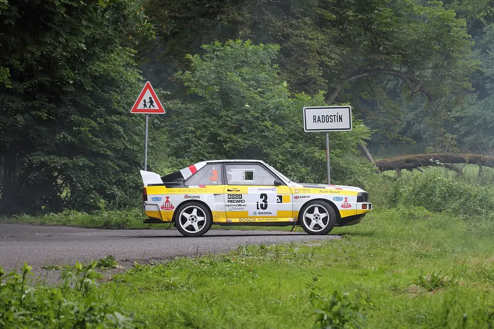 Audi Sport Quattro under Rally Bohemia Legend 2014, kontextbild av historisk rallybil.