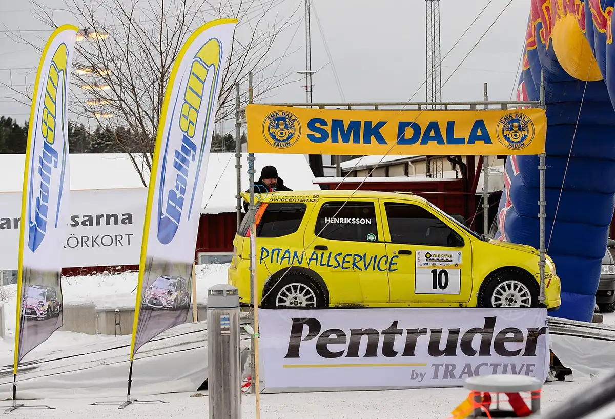 Suzuki Ignis S 1600 med Magnus Henriksson och Staffan Lindberg under SM i rallysprint.