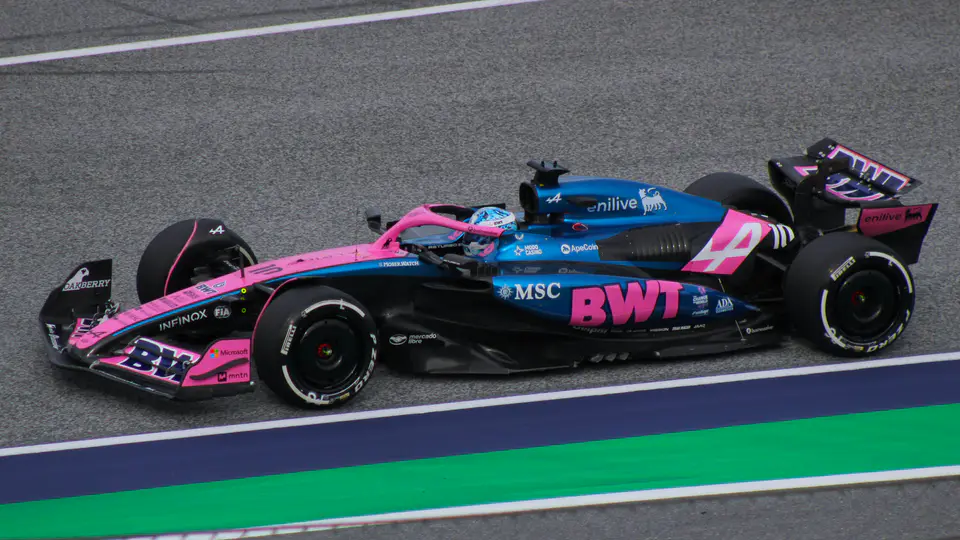 Pierre Gasly kör Alpine A525 under Österrikes Grand Prix 2025.